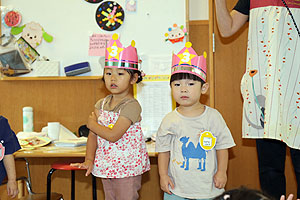 7月生まれのお誕生会　ー色水遊びー　　ひよこ・あひる組