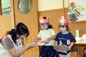 7月生まれのお誕生会　ー色水遊びー　　ひよこ・あひる組