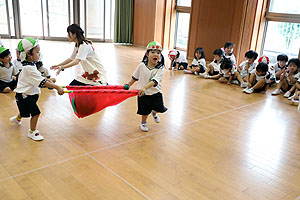 7月生まれのお誕生会　ー おみこしリレー ー　年少組