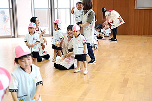 7月生まれのお誕生会　ー おみこしリレー ー　年少組