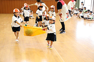 7月生まれのお誕生会　ー おみこしリレー ー　年少組