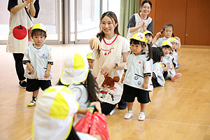 7月生まれのお誕生会　ー おみこしリレー ー　年少組