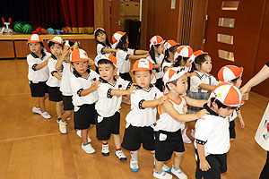 7月生まれのお誕生会　ー おみこしリレー ー　年少組