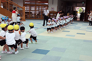 7月生まれのお誕生会　ーつなひきー　　年中組