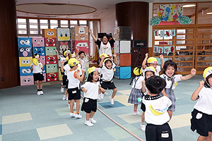 7月生まれのお誕生会　ーつなひきー　　年中組