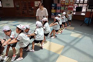 7月生まれのお誕生会　ーつなひきー　　年中組