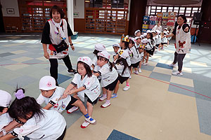 7月生まれのお誕生会　ーつなひきー　　年中組