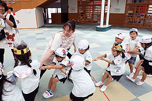 7月生まれのお誕生会　ーつなひきー　　年中組