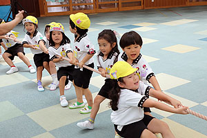 7月生まれのお誕生会　ーつなひきー　　年中組