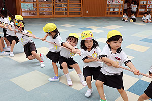 7月生まれのお誕生会　ーつなひきー　　年中組