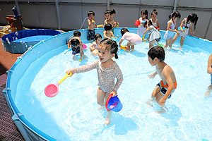 プール活動の様子　　うさぎ・きりん