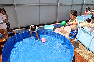 プール活動の様子　　うさぎ・きりん