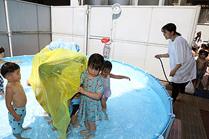 プール活動の様子　　りす・ぱんだ