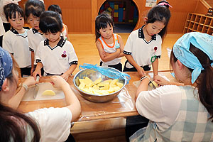 年長お泊り保育１・いってきます・野菜切り体験