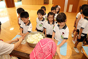 年長お泊り保育１・いってきます・野菜切り体験