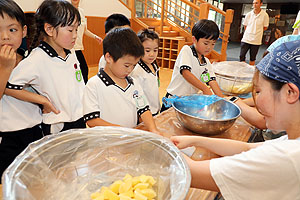 年長お泊り保育１・いってきます・野菜切り体験