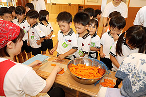 年長お泊り保育１・いってきます・野菜切り体験