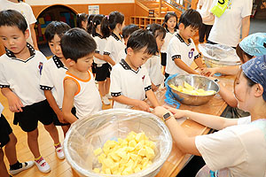 年長お泊り保育１・いってきます・野菜切り体験