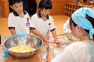 年長お泊り保育１・いってきます・野菜切り体験