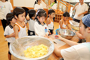 年長お泊り保育１・いってきます・野菜切り体験