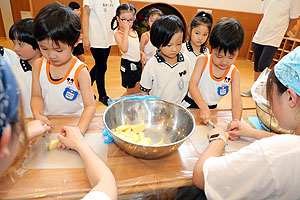 年長お泊り保育１・いってきます・野菜切り体験