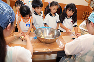 年長お泊り保育１・いってきます・野菜切り体験