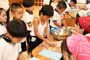 年長お泊り保育１・いってきます・野菜切り体験