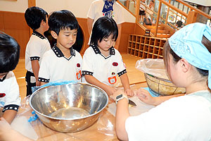 年長お泊り保育１・いってきます・野菜切り体験