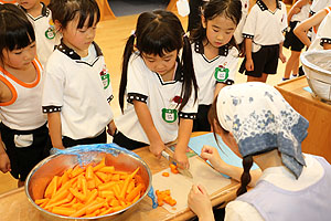 年長お泊り保育１・いってきます・野菜切り体験