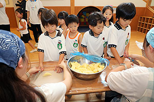 年長お泊り保育１・いってきます・野菜切り体験