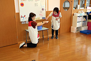 8月生まれのお誕生会　ー小麦粉粘土ー　ひよこ・あひる