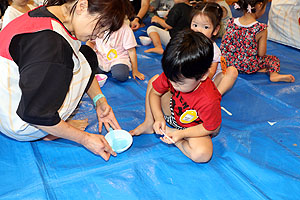 8月生まれのお誕生会　ー小麦粉粘土ー　ひよこ・あひる