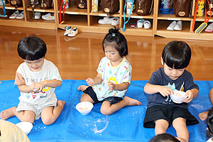 8月生まれのお誕生会　ー小麦粉粘土ー　ひよこ・あひる