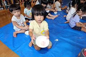 8月生まれのお誕生会　ー小麦粉粘土ー　ひよこ・あひる