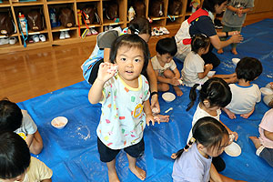 8月生まれのお誕生会　ー小麦粉粘土ー　ひよこ・あひる