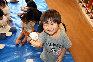 8月生まれのお誕生会　ー小麦粉粘土ー　ひよこ・あひる