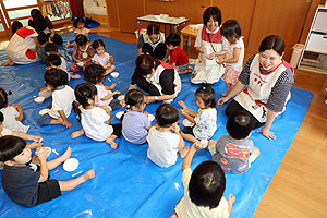 8月生まれのお誕生会　ー小麦粉粘土ー　ひよこ・あひる