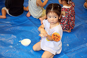 8月生まれのお誕生会　ー小麦粉粘土ー　ひよこ・あひる