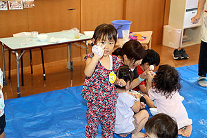 8月生まれのお誕生会　ー小麦粉粘土ー　ひよこ・あひる