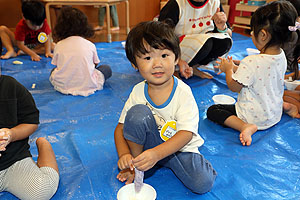 8月生まれのお誕生会　ー小麦粉粘土ー　ひよこ・あひる