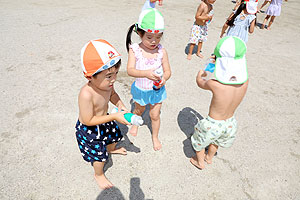 8月生まれのお誕生会　ー水鉄砲ー　年少組