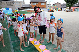 8月生まれのお誕生会　ーボディペインティングー　年長組