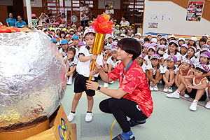 パリ2024オリンピック レスリング 金メダルの藤波 朱理選手が来園されました