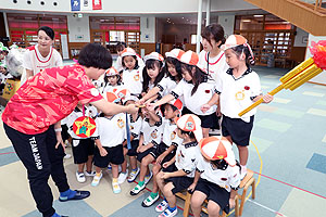 パリ2024オリンピック レスリング 金メダルの藤波 朱理選手が来園されました