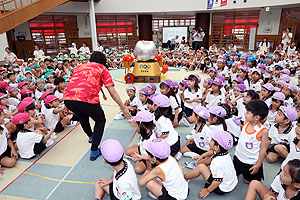 パリ2024オリンピック レスリング 金メダルの藤波 朱理選手が来園されました