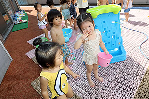 水遊び　気持ち良かったね！　あひる