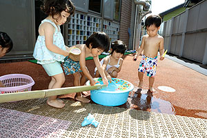 水遊び　気持ち良かったね！　あひる