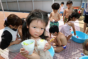 かき氷屋さんに大変身！　あひる