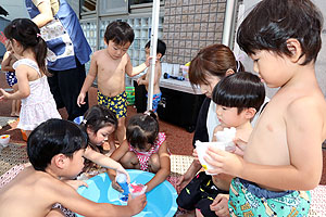 かき氷屋さんに大変身！　あひる