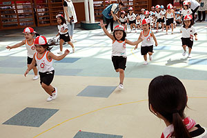 運動会の活動　かけっこ　　年少組